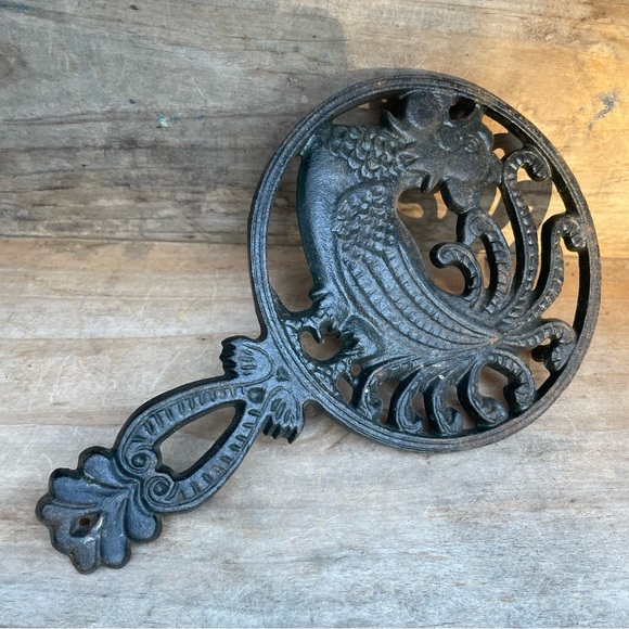 Vintage Cockerel Heavy Cast Iron Handled Decorative Trivet - Picture 6 of 11